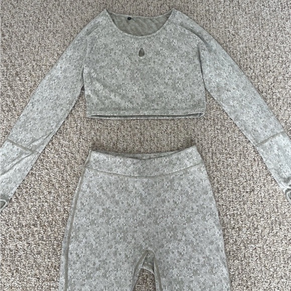 Gymshark Fleur Textured Marl Workout Set - Washed Khaki Marl Green - Picture 3 of 14